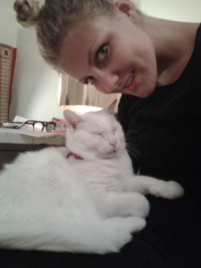 the girl with the awesome penholder has an awesome cat as well! (@MarenScheffler)